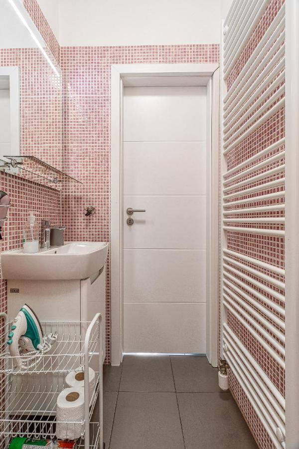 Bratislava -Apartment Near The City Center With A Balcony Exterior foto